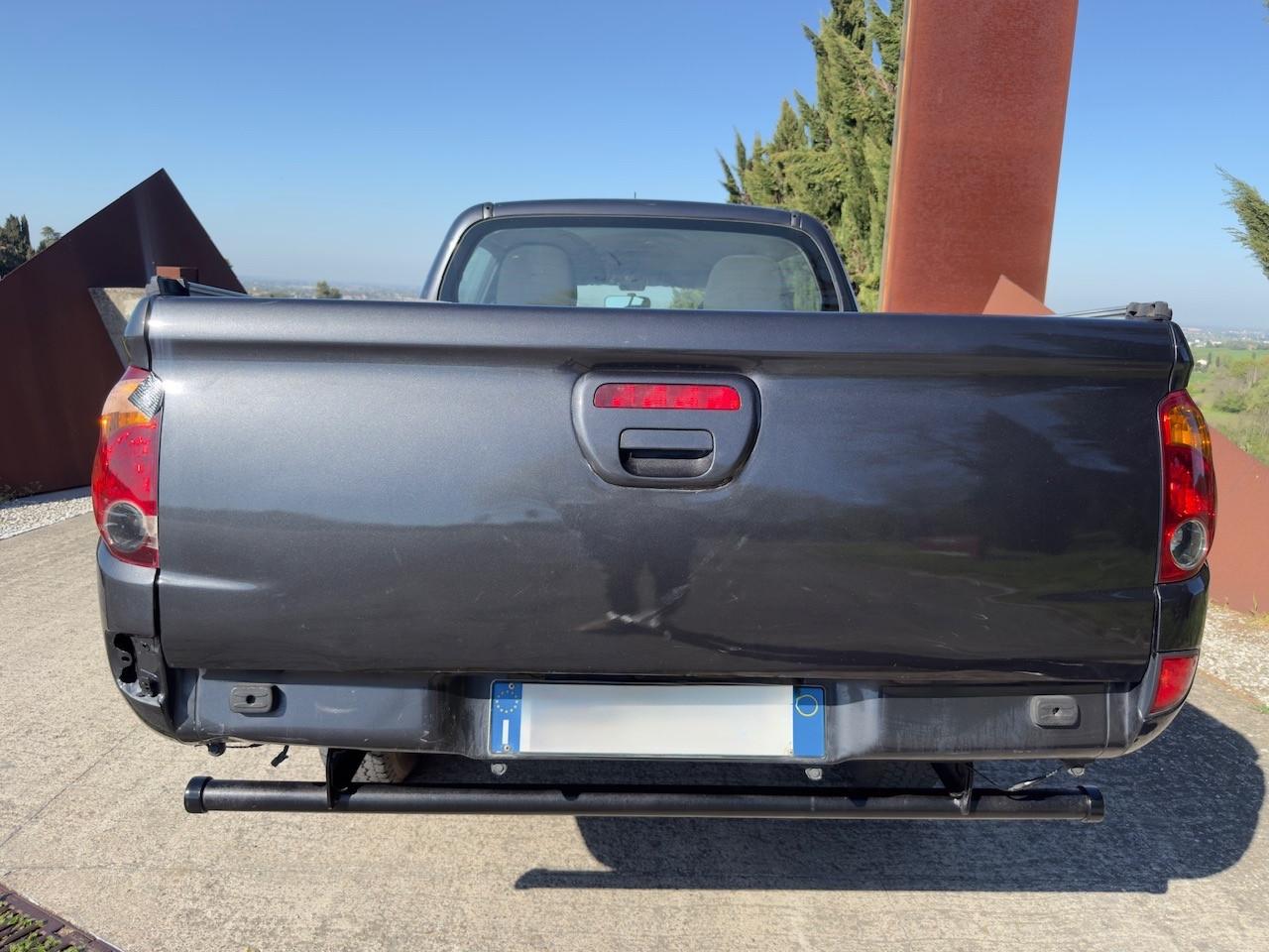 Mitsubishi L200 2.5 DI-D/178CV CC Intense Tender Chassis Fleet