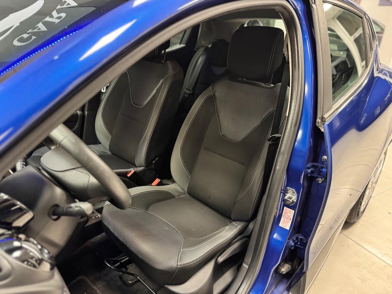 Renault Clio 1.2 75 CV 5 porte Duel