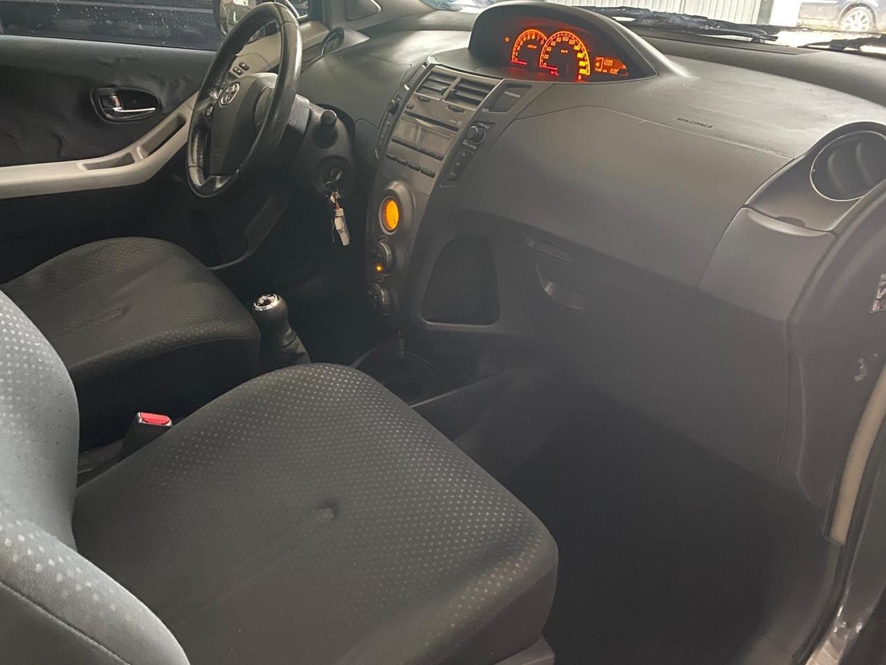 Toyota Yaris 1.0 5 porte Sol