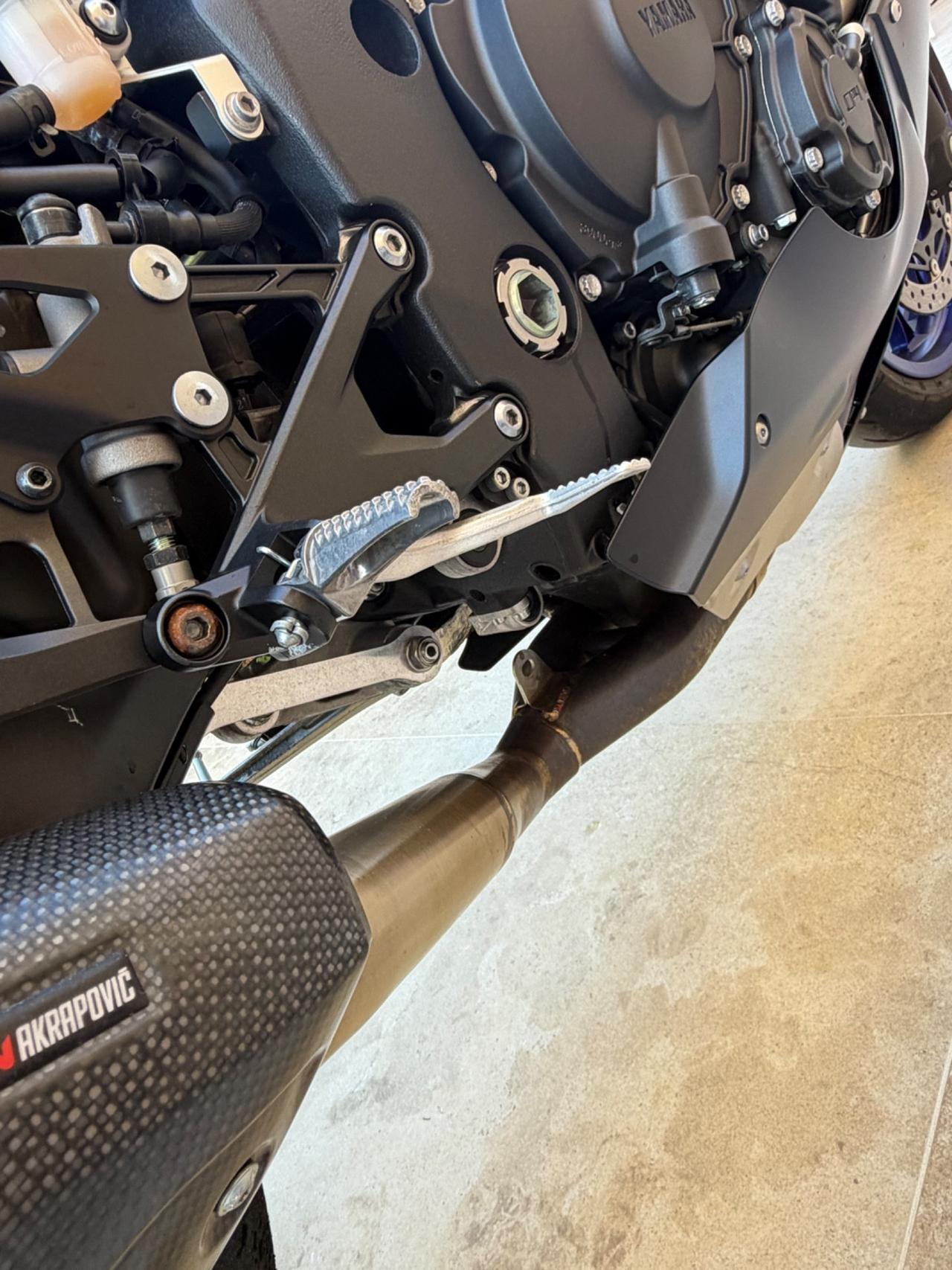 Yamaha YZF R1 Full