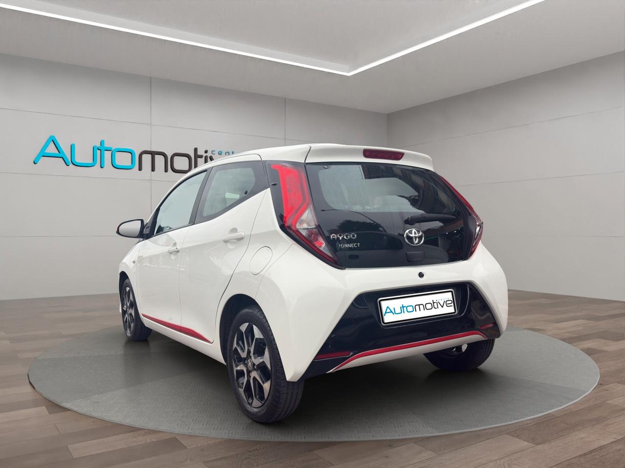 Toyota Aygo Connect 1.0 VVT-i 72 CV 5 porte x-play MMT
