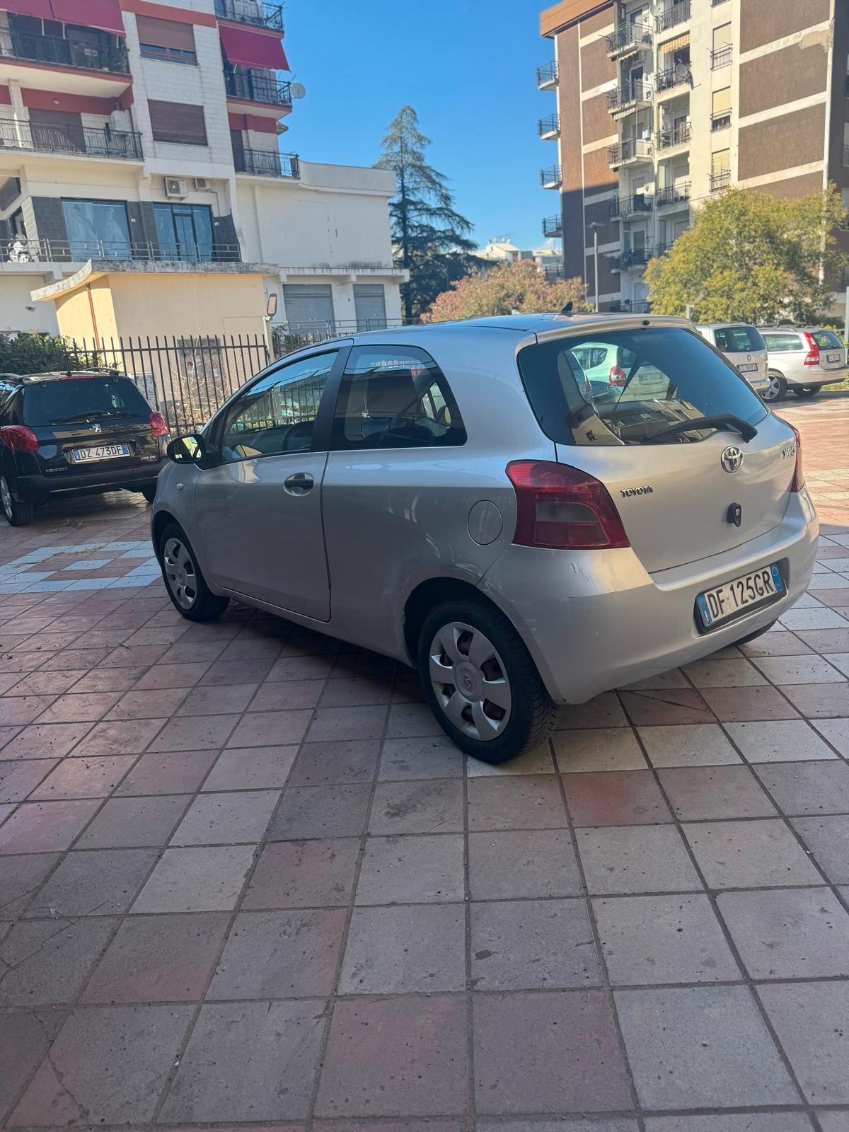 Toyota Yaris Verso 1.3i 16V cat Luna '03