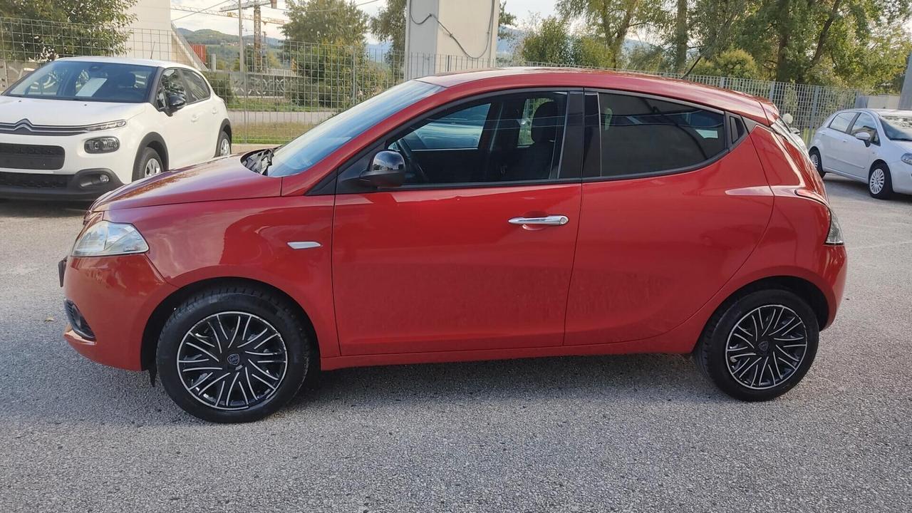 Lancia Ypsilon 1.2 69 CV 5 porte Gold