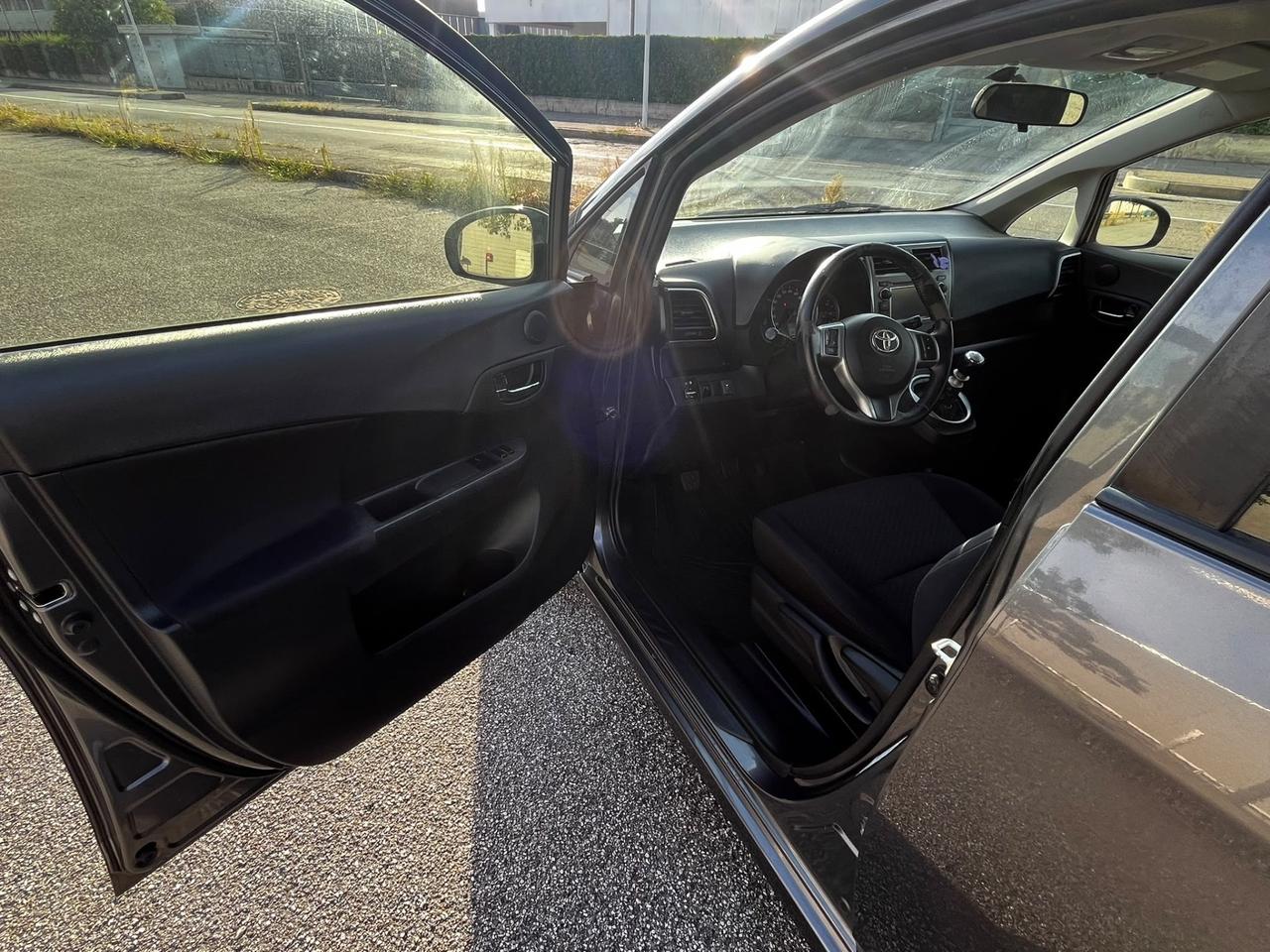 Toyota Verso-S 1.3 MT