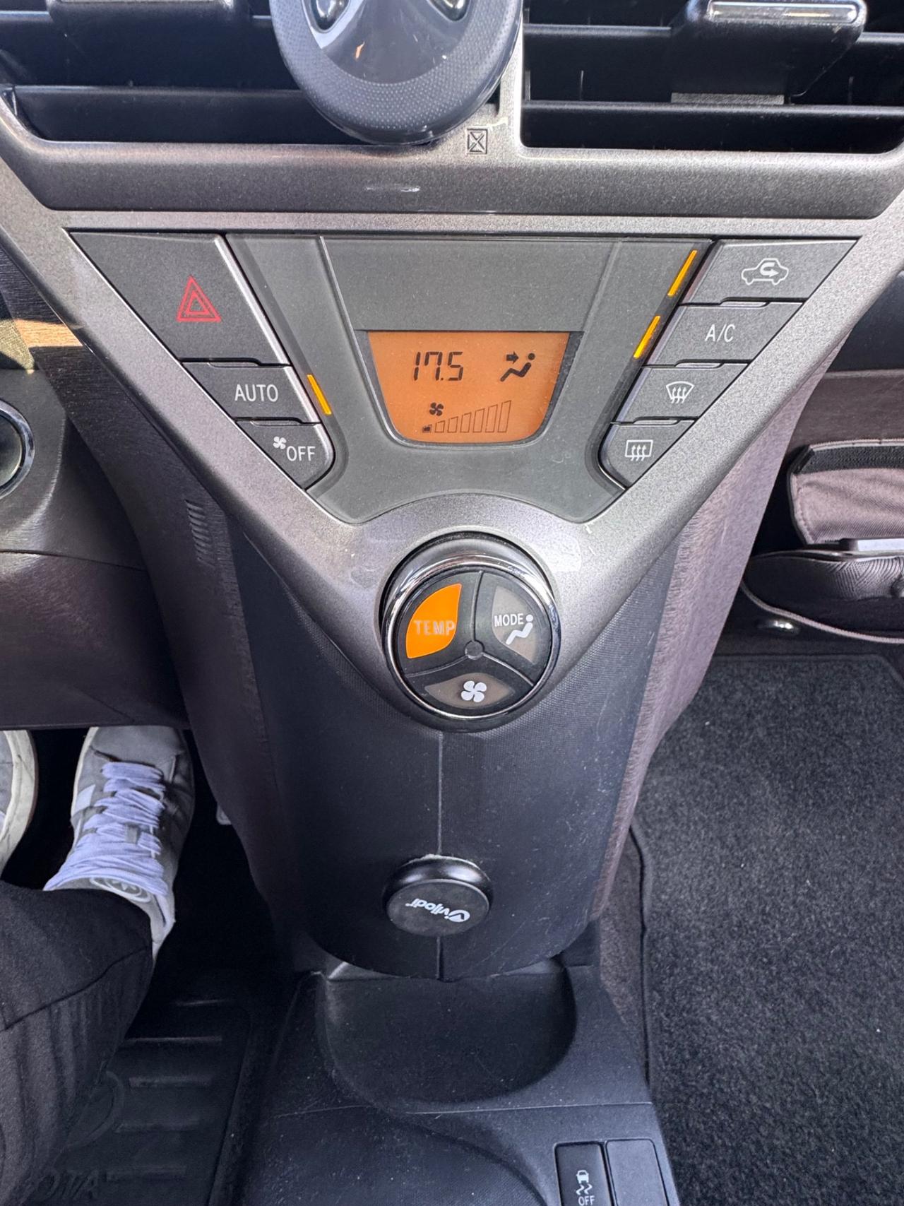 Toyota iQ 1.0 Sol