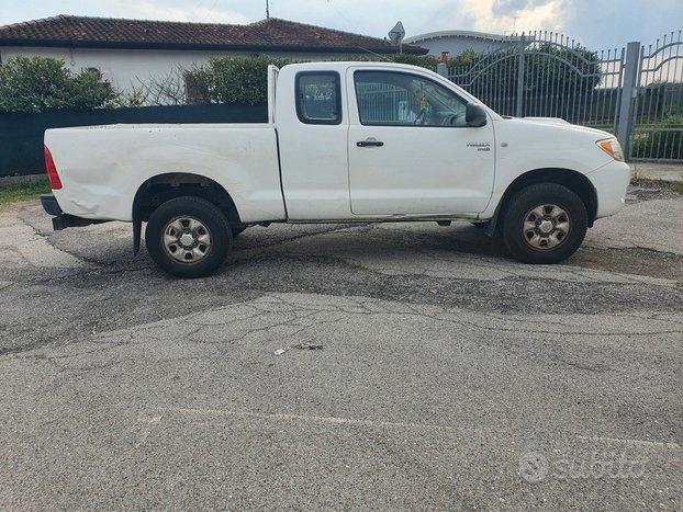 Toyota Hilux 2.5 D-4D 4WD 4posti Extra Cab DLX