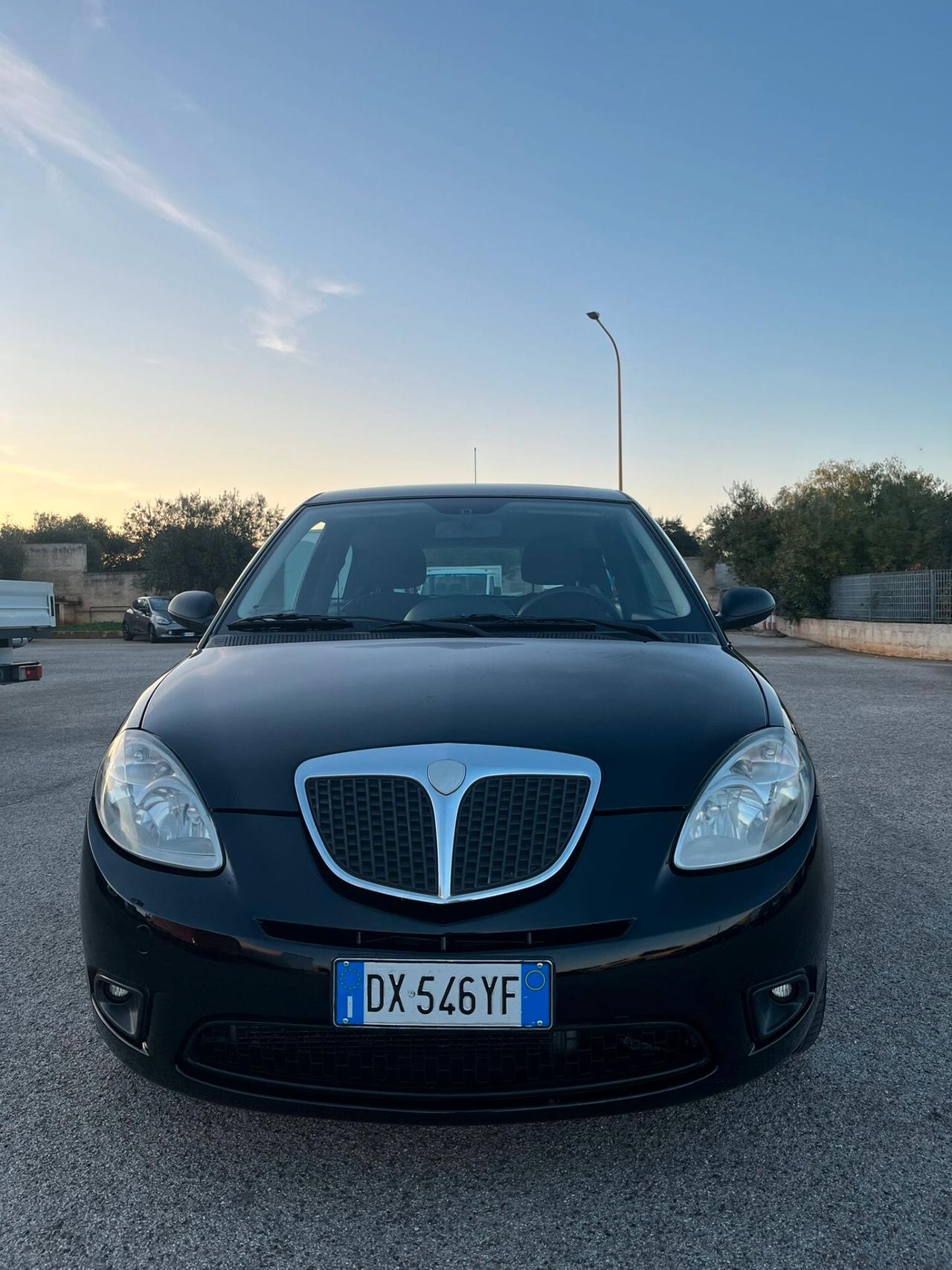 Lancia Ypsilon 1.3 MJT Versus automatica