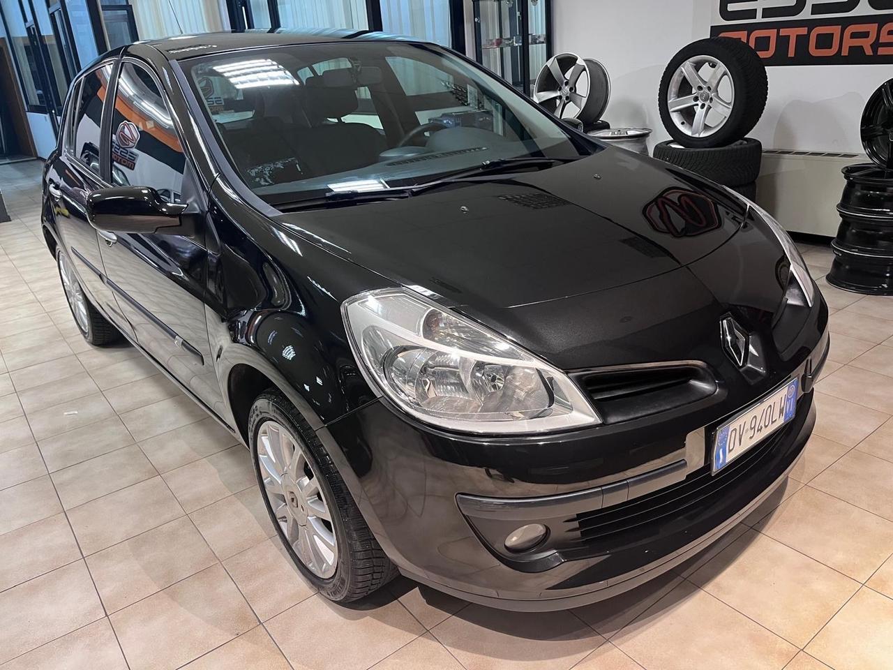 Renault Clio - 2009 1.2 16V 75cv