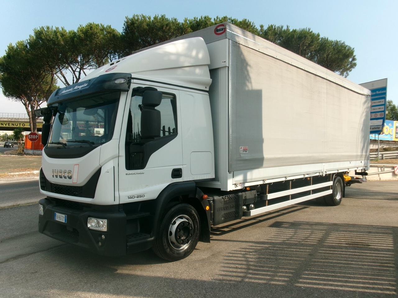 Iveco Daily NEW EUROCARGO 140-25 EURO 6 CENTINA ALZA/ABBASSA 8.50 M +PEDANA CARIC RETR 20Q