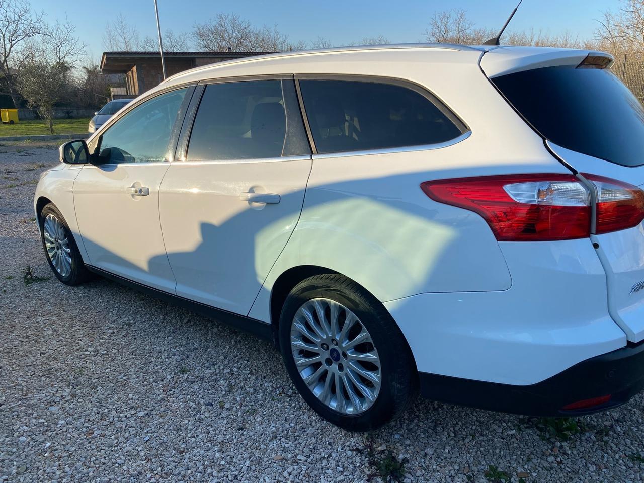 Ford Focus 1.6 120 CV 88 KW GPL SW Titanium