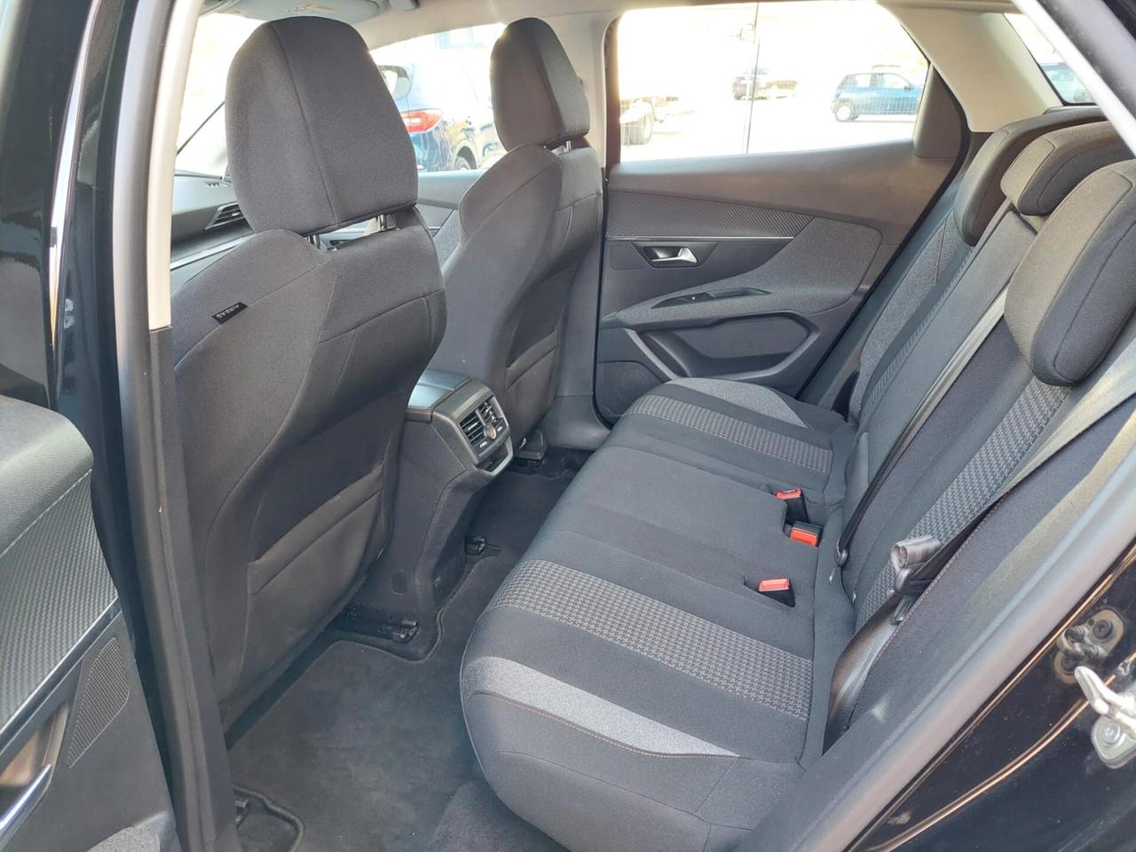 Peugeot 3008 BlueHDi 130 S&S Business