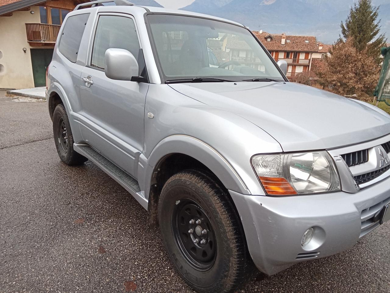 Mitsubishi Pajero 2.5 TDI 3p. Instyle