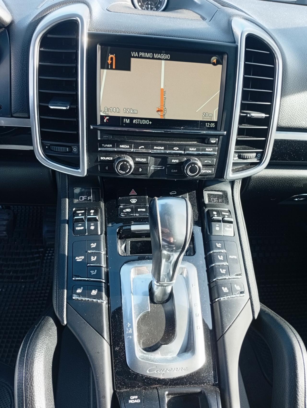 Porsche Cayenne 3.0 Diesel GANCIO TRAINO