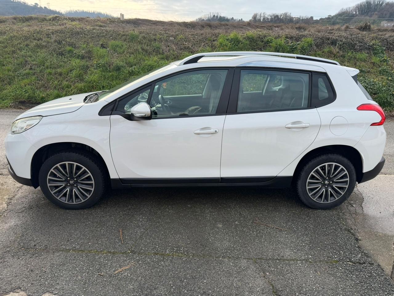 Peugeot 2008 PURETECH 82 ALLURE