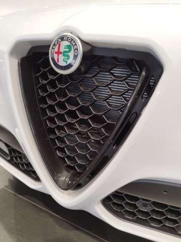 Alfa Romeo Stelvio 2.2 Turbo Diesel 210cv, allestimento Veloce