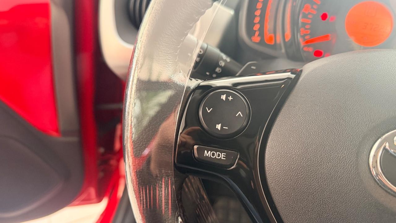 Toyota Aygo 1.0 VVT-i 69 CV 5 porte x-play automatica