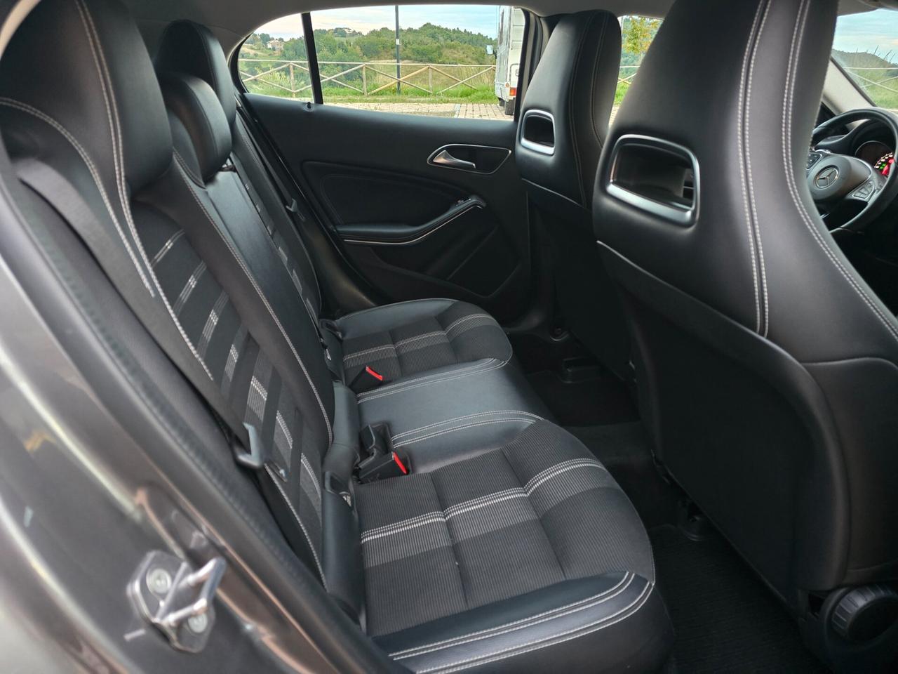 Mercedes-benz GLA 180 d Premium