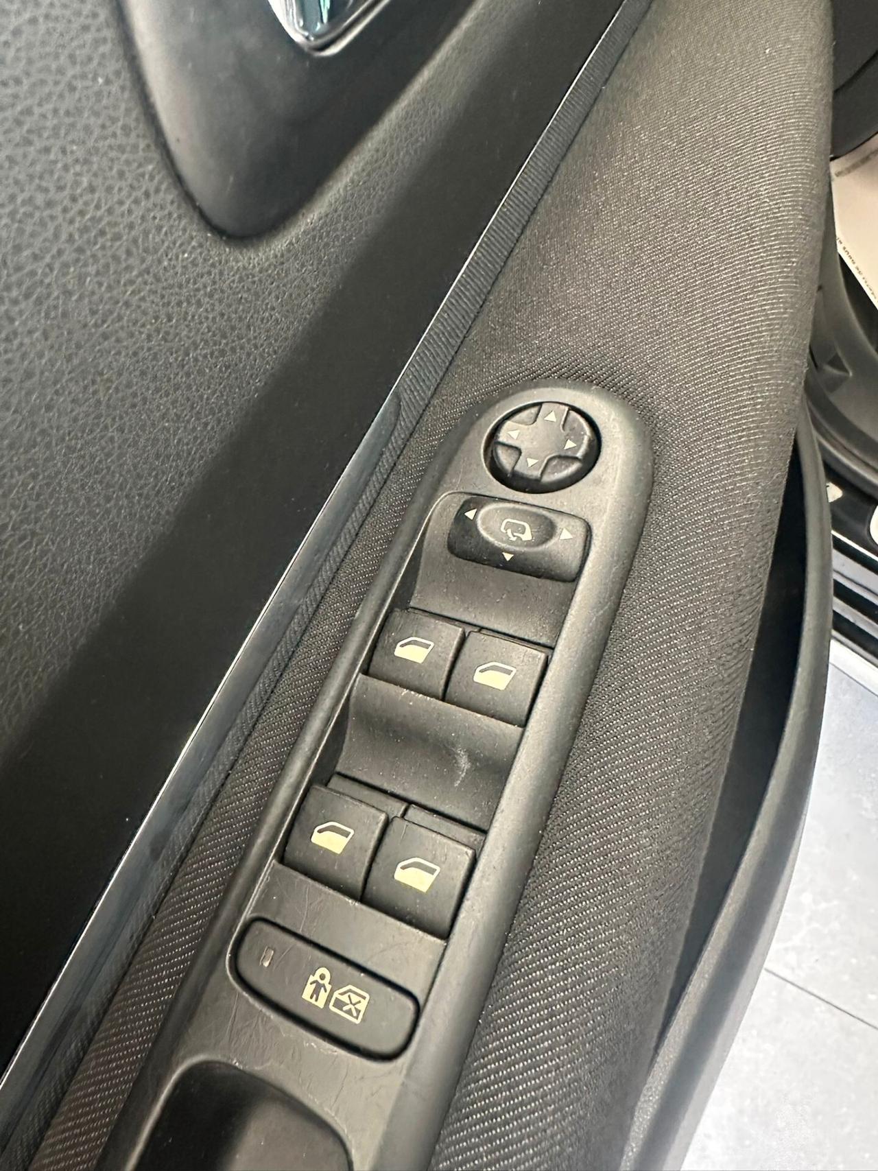 Peugeot 3008 2.0 HDi 150CV Outdoor
