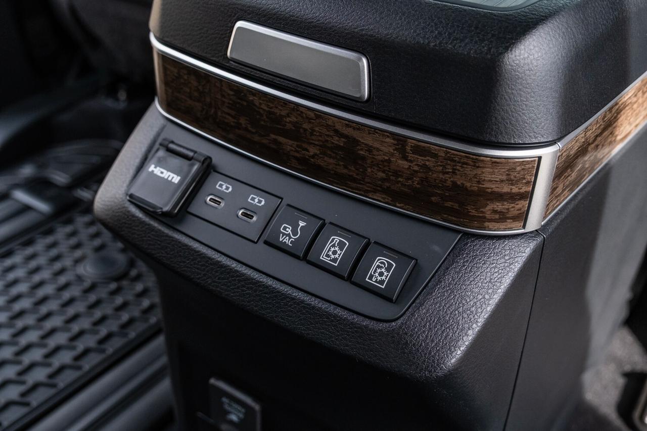 Toyota Sienna Limited Platinum Hybrid AWD