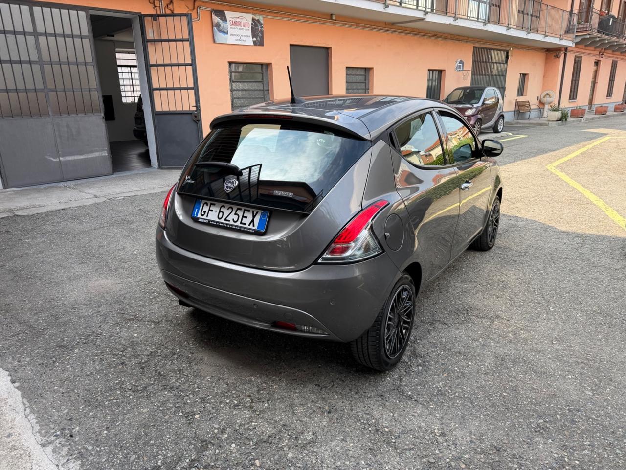 Lancia Ypsilon 1.0 FireFly 5 porte S&S Hybrid Ecochic Gold