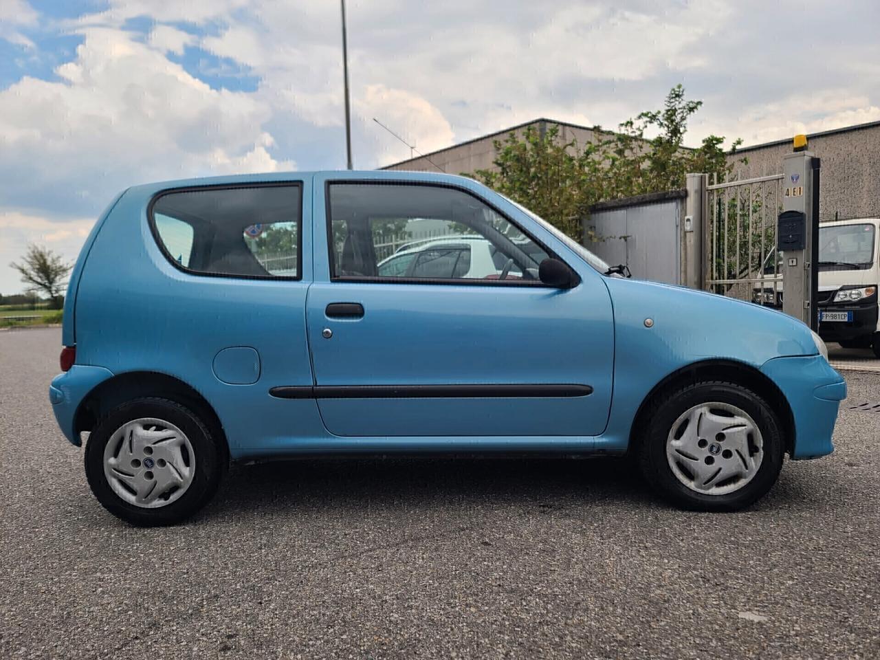 Fiat 600 CON A/C SOLO 59.000KM
