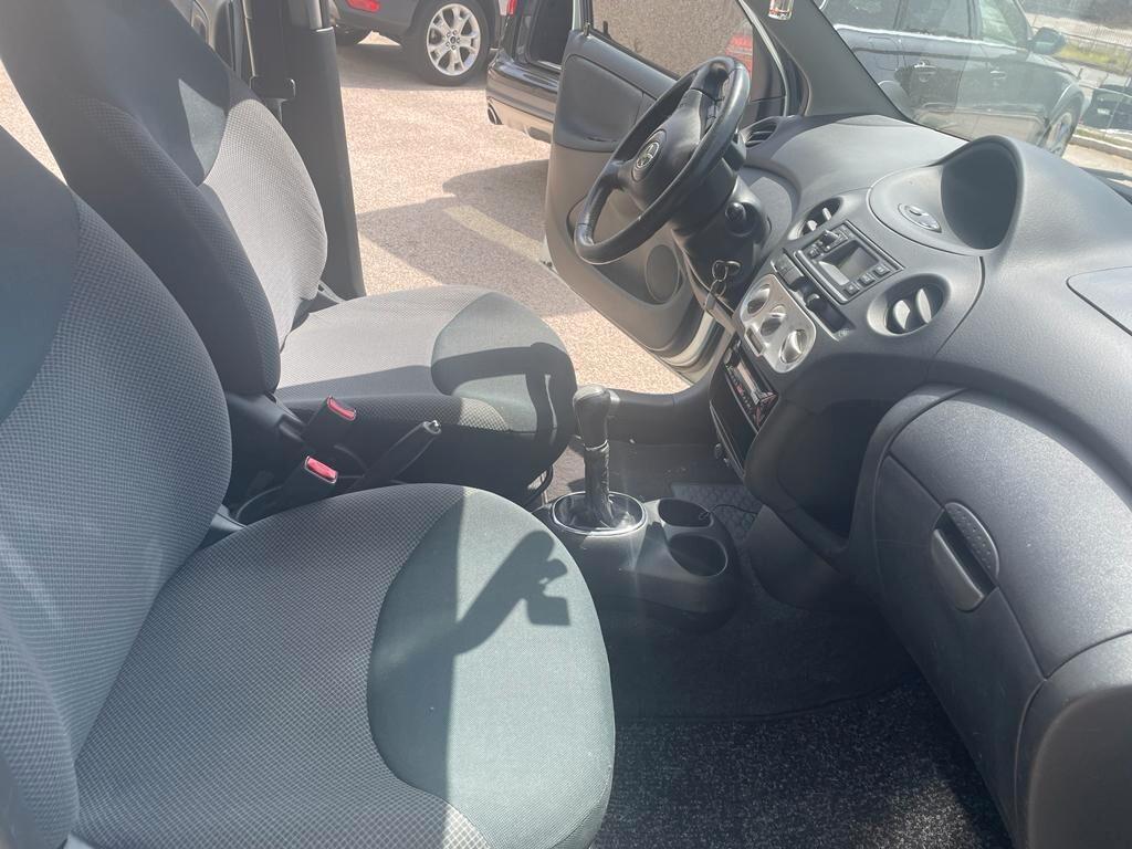 Toyota Yaris 1.4 tdi D-4D cat 5 porte Blue NEOPATAENTATI