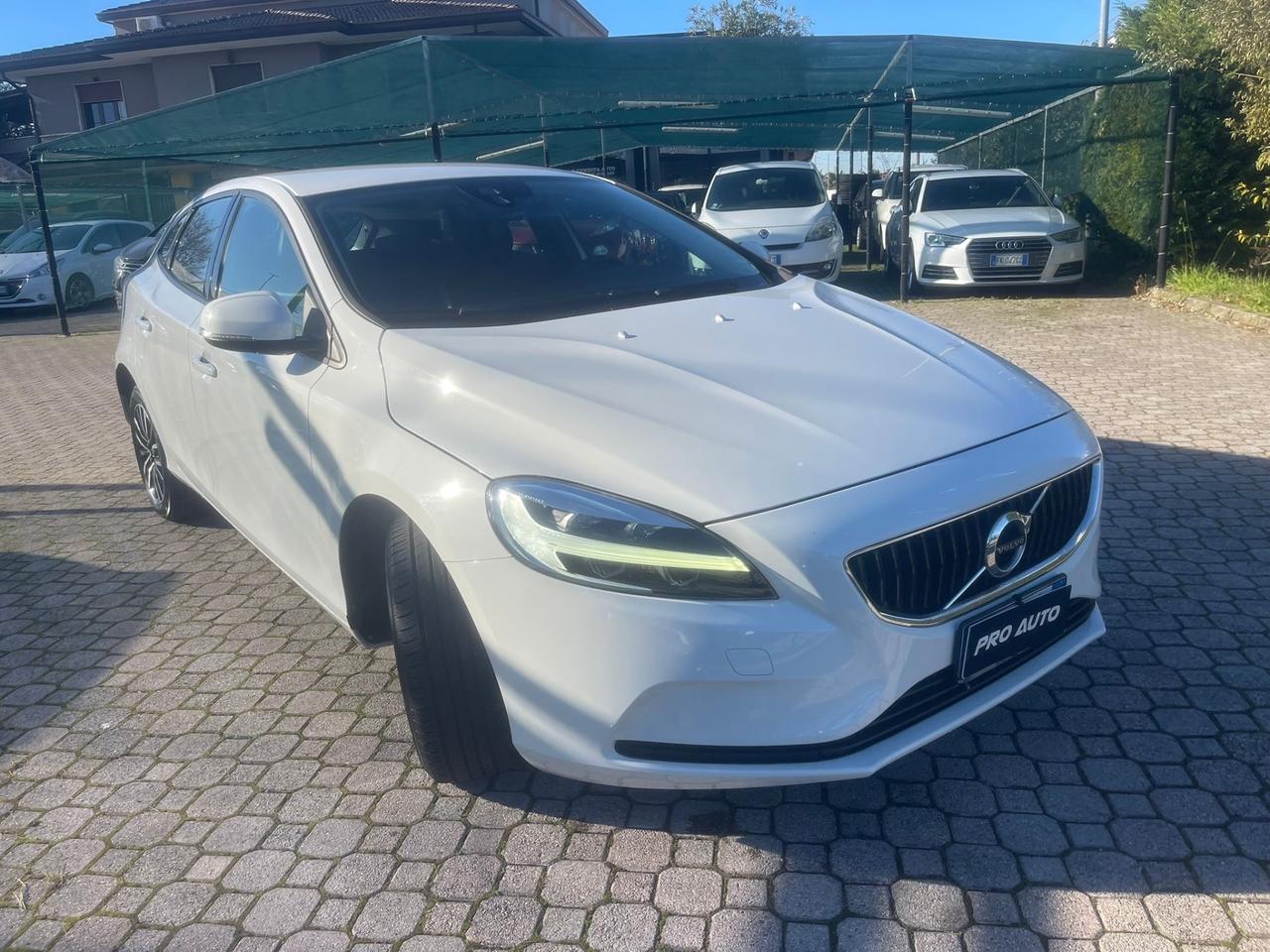 Volvo V40 D2 R-design