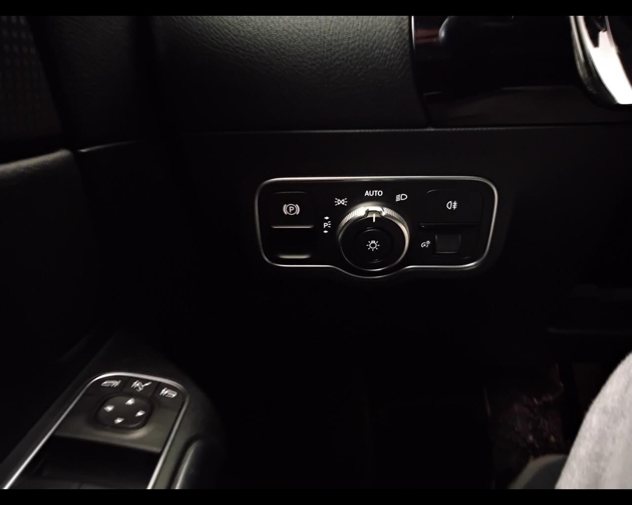 Mercedes-Benz Classe B - W247 2018 - B 180 d Sport Plus auto