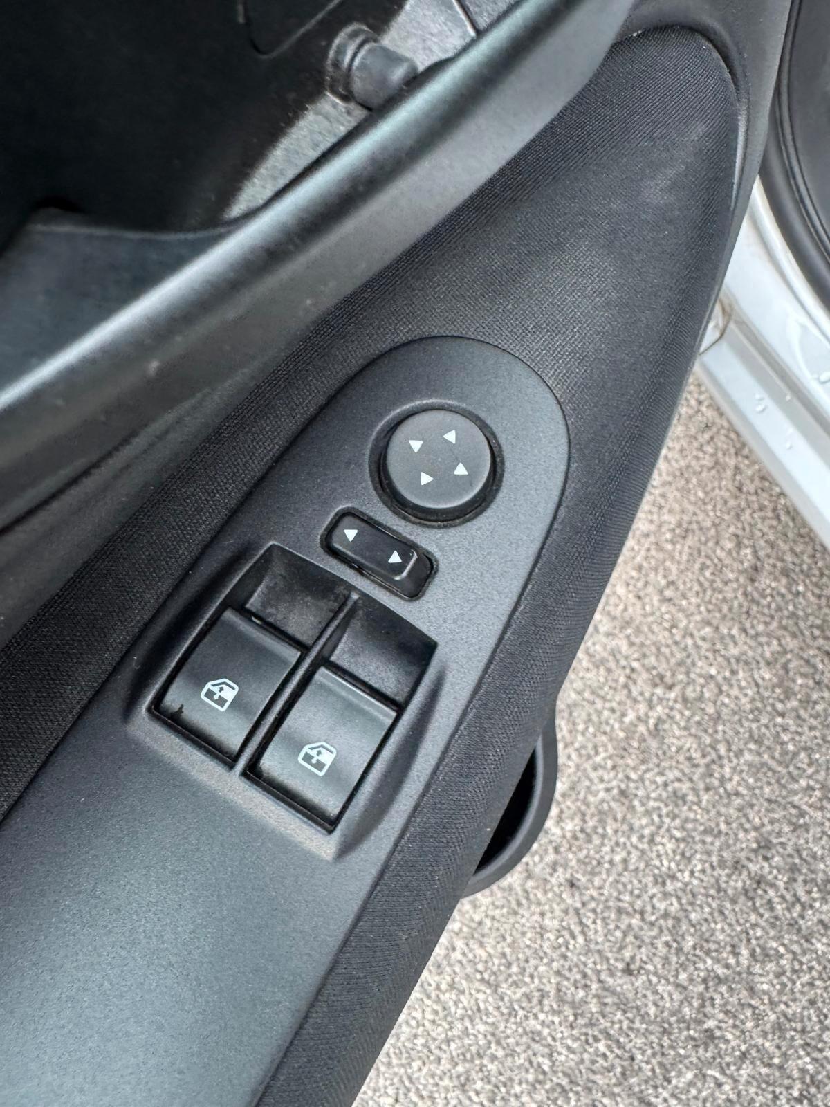 Fiat Punto 1.2 BENZ 5 PORTE KM 64000 - 2015