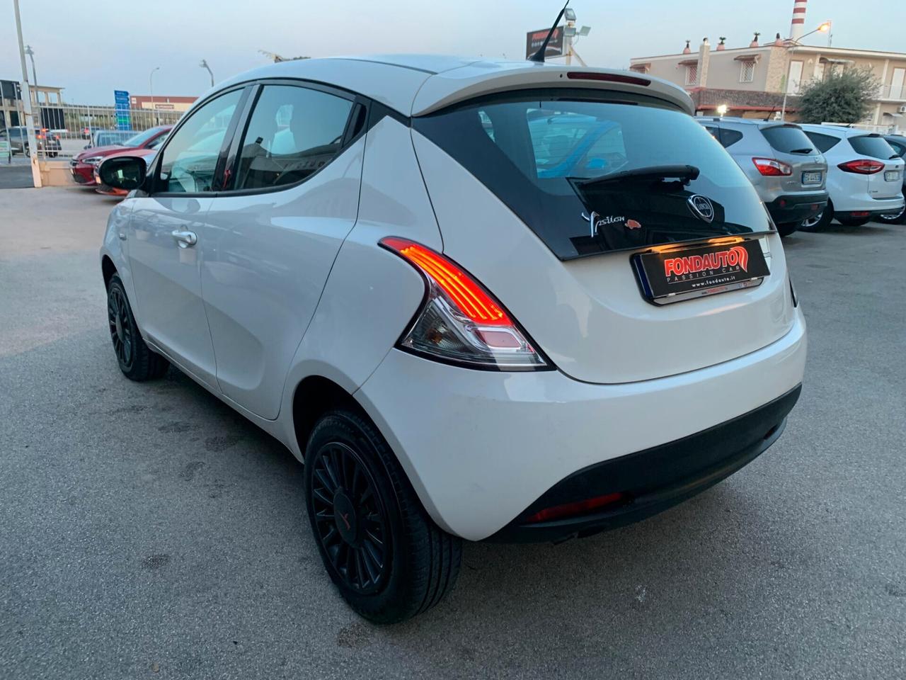 Lancia Ypsilon 0.9 TwinAir 85 CV 5 porte Metano Ecochic Gold