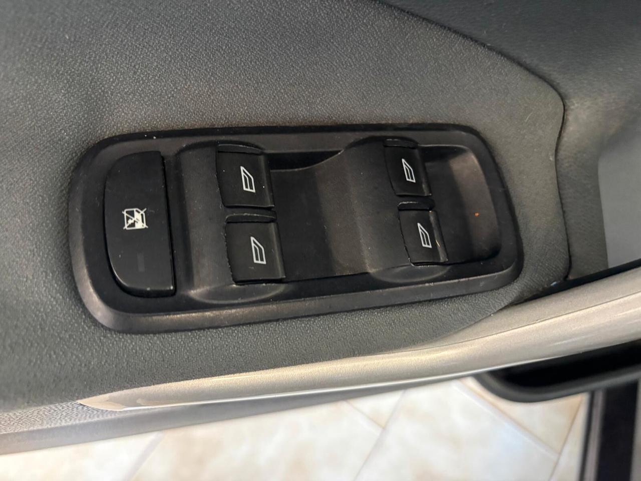 FORD FIESTA ANNO 2011 DS 1.4 ADATTA NEOPATENTATI KM 163 MILA