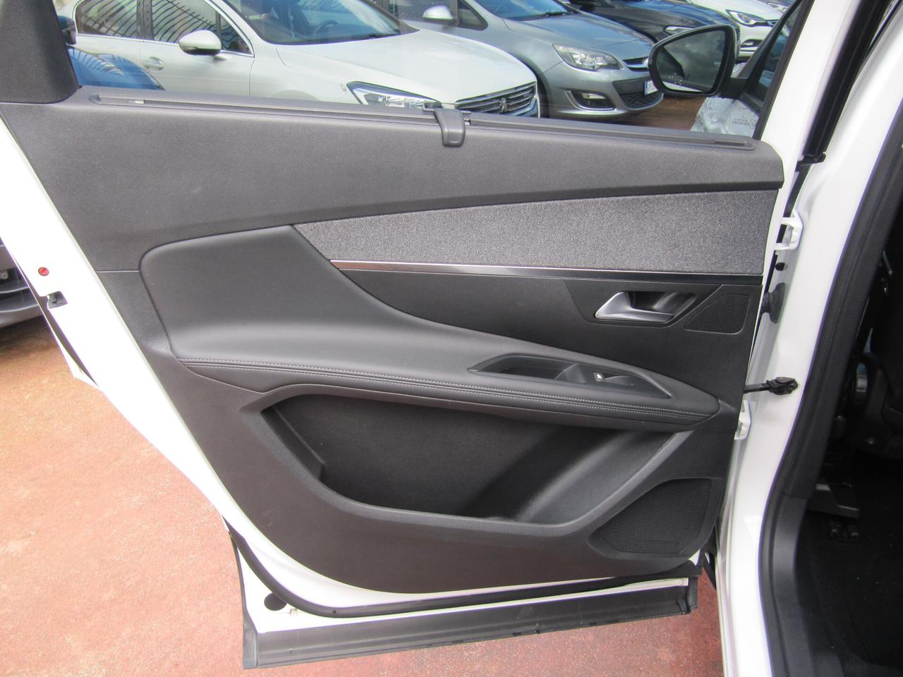Peugeot 5008 BlueHDi 130 S&S EAT8 Allure - automatico