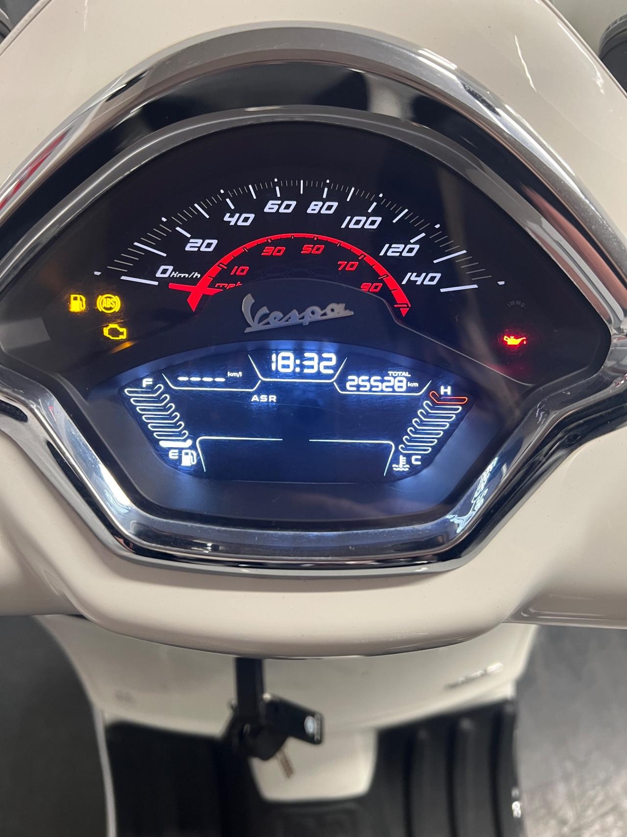 Piaggio Vespa GTS 300