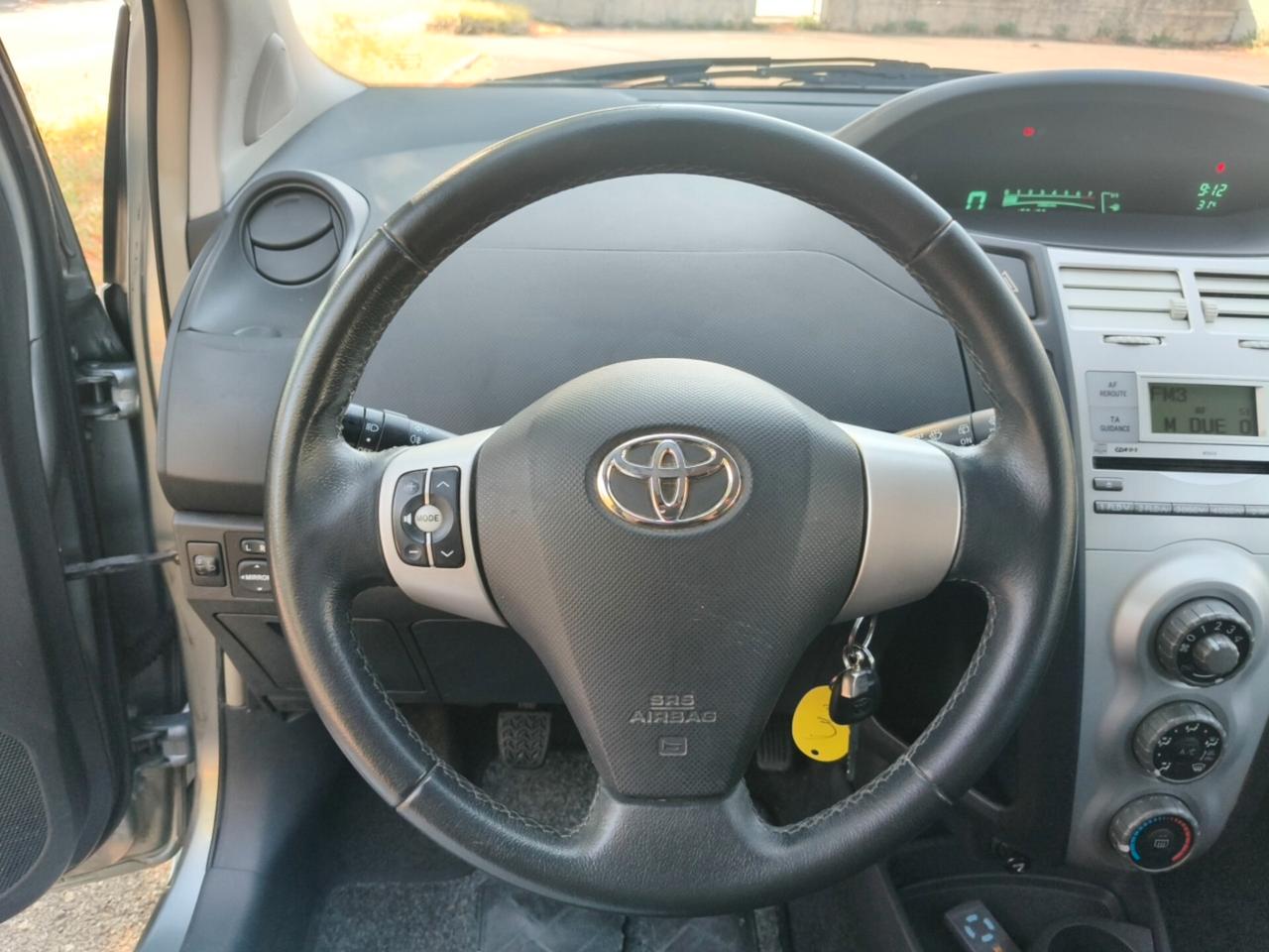 Toyota Yaris 1.0 5 porte SOLAMENTE 119.000 KM