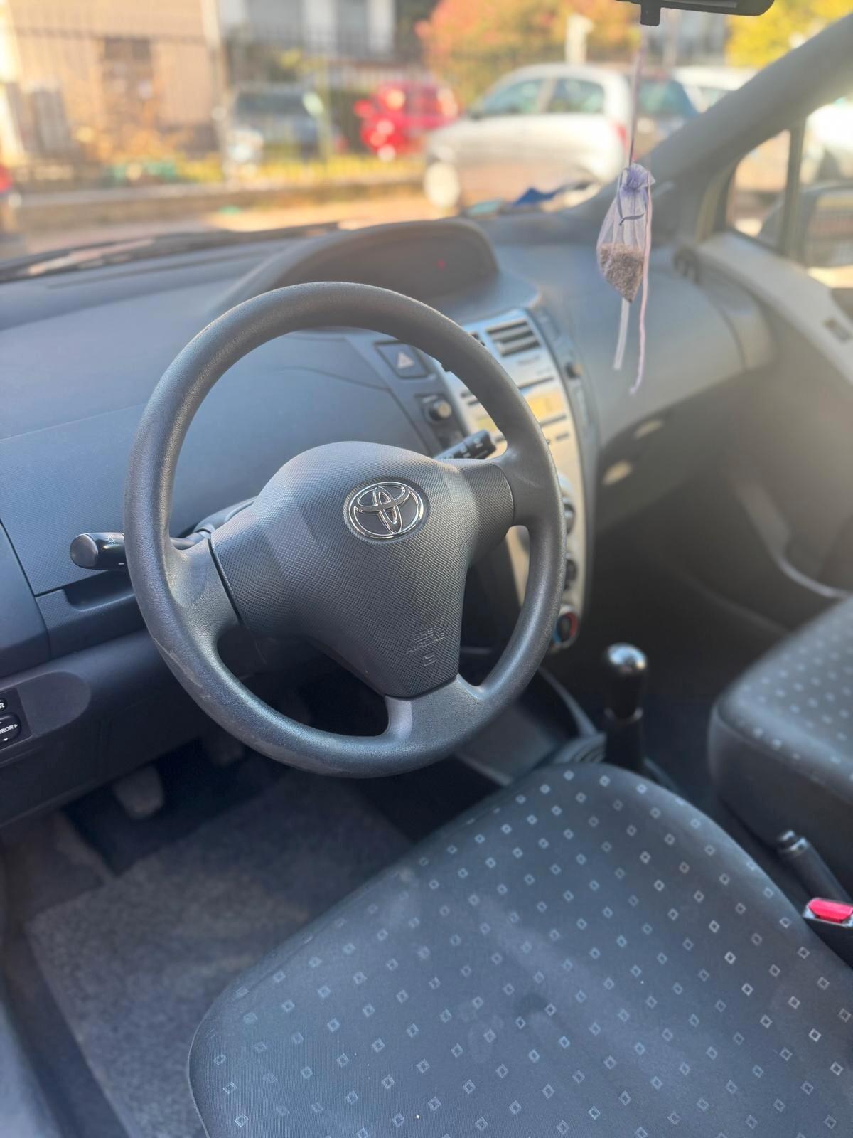 Toyota Yaris Verso 1.3i 16V cat Luna '03