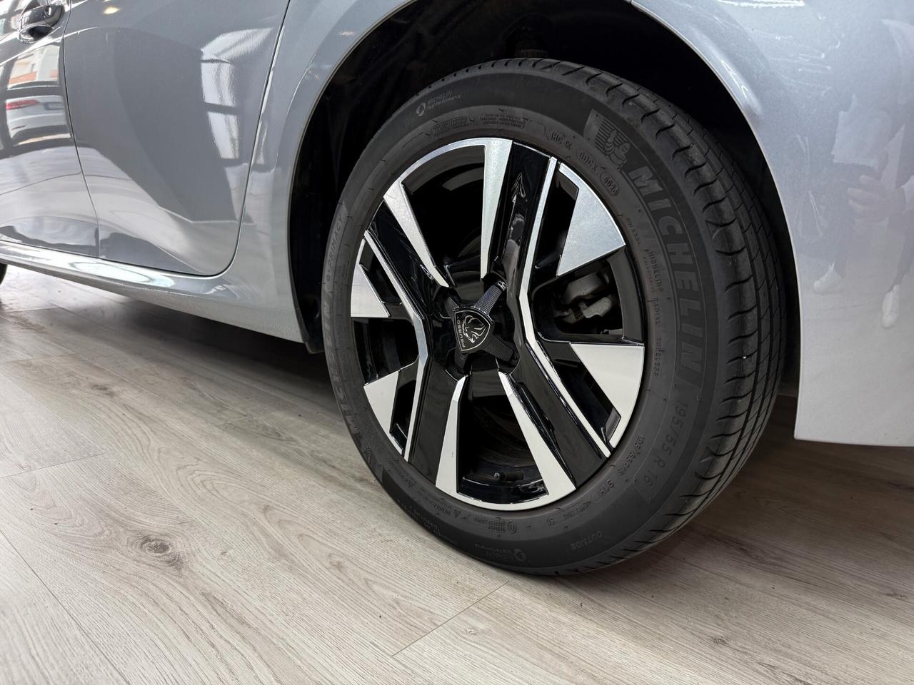 Peugeot 208 1.2 100CV Allure Vision Pack Ok Neopatentati