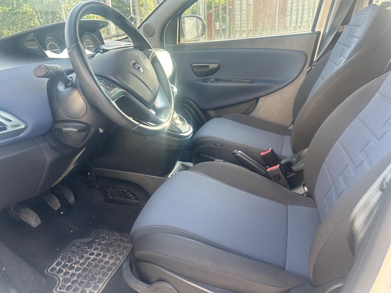 Lancia Ypsilon 1.0 FireFly 5 porte S&S Hybrid Platino