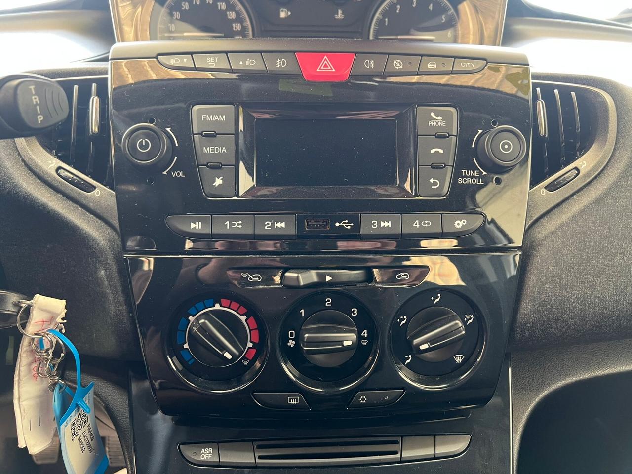 LANCIA YPSILON 1.2 BENZINA 70CV