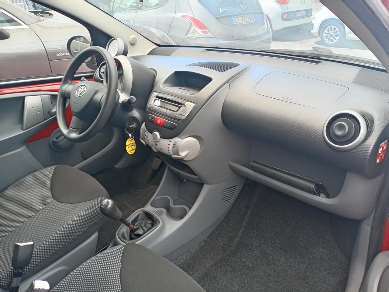 Toyota Aygo 1.0 12V VVT-i 5 porte Sol