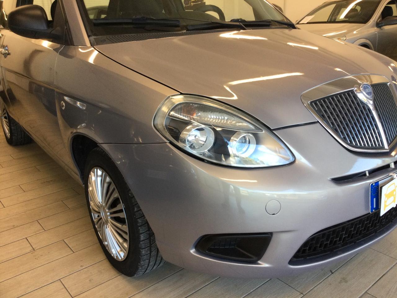 Lancia Ypsilon 1.2 69 CV Argento