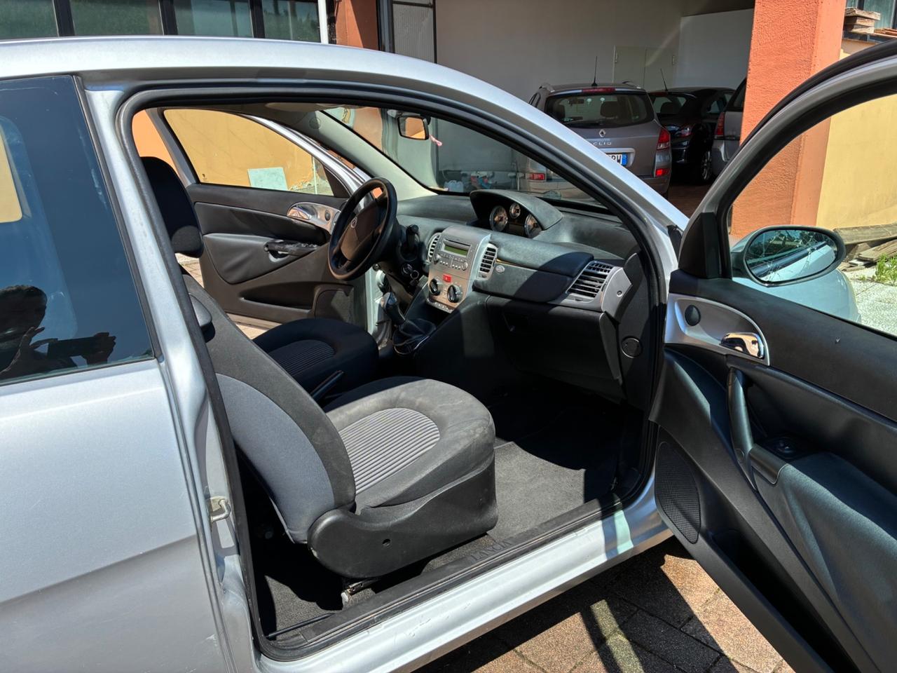 Lancia Ypsilon 1.3 MJT 75 CV Modamilano