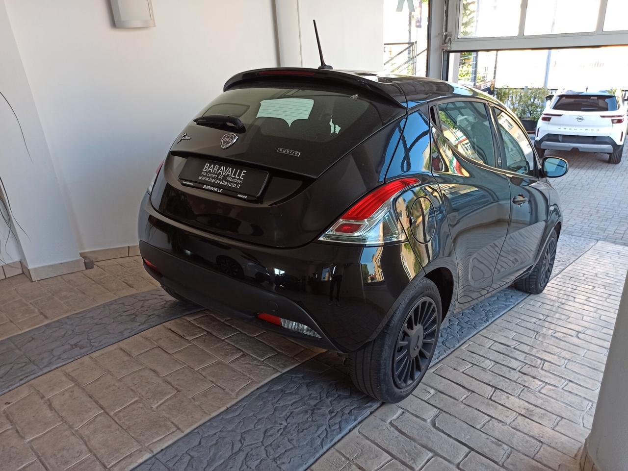 Lancia Ypsilon 1.0 FireFly 5 porte S&S Hybrid Ecochic Silver
