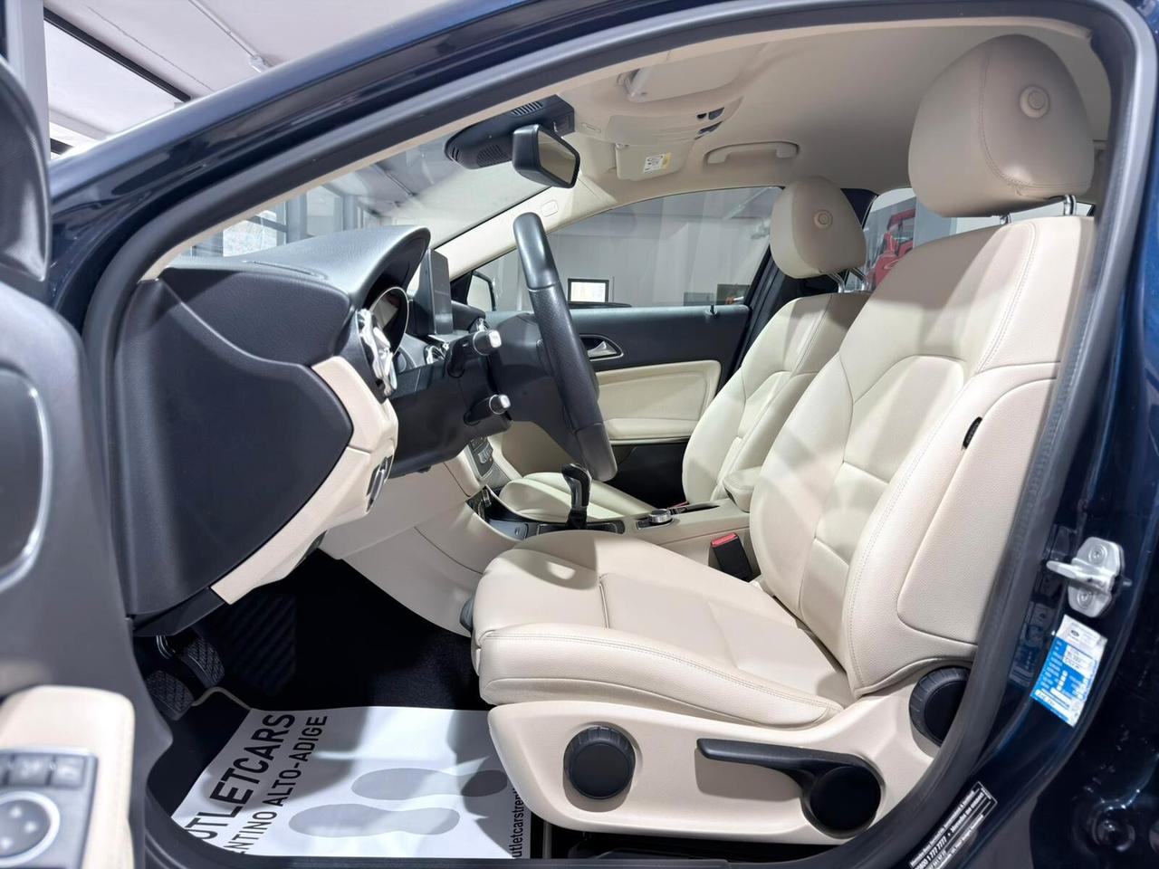 MERCEDES GLA 180d PREMIUM MANUALE 2017