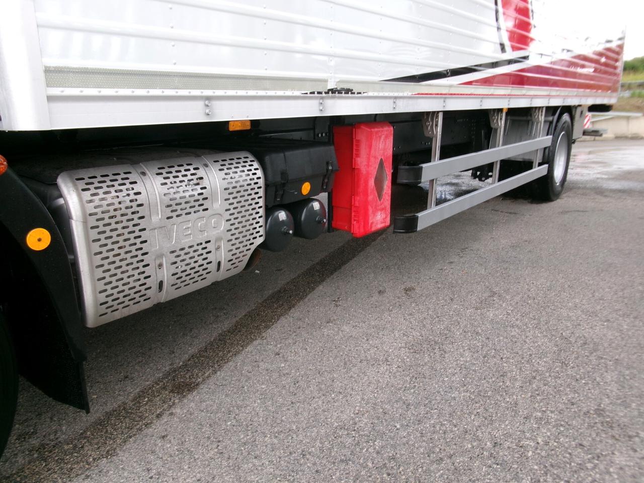 Iveco EUROCARGO 180/28 E6 FURGONE 9.60+ PEDANA **MOTORE NUOVO**