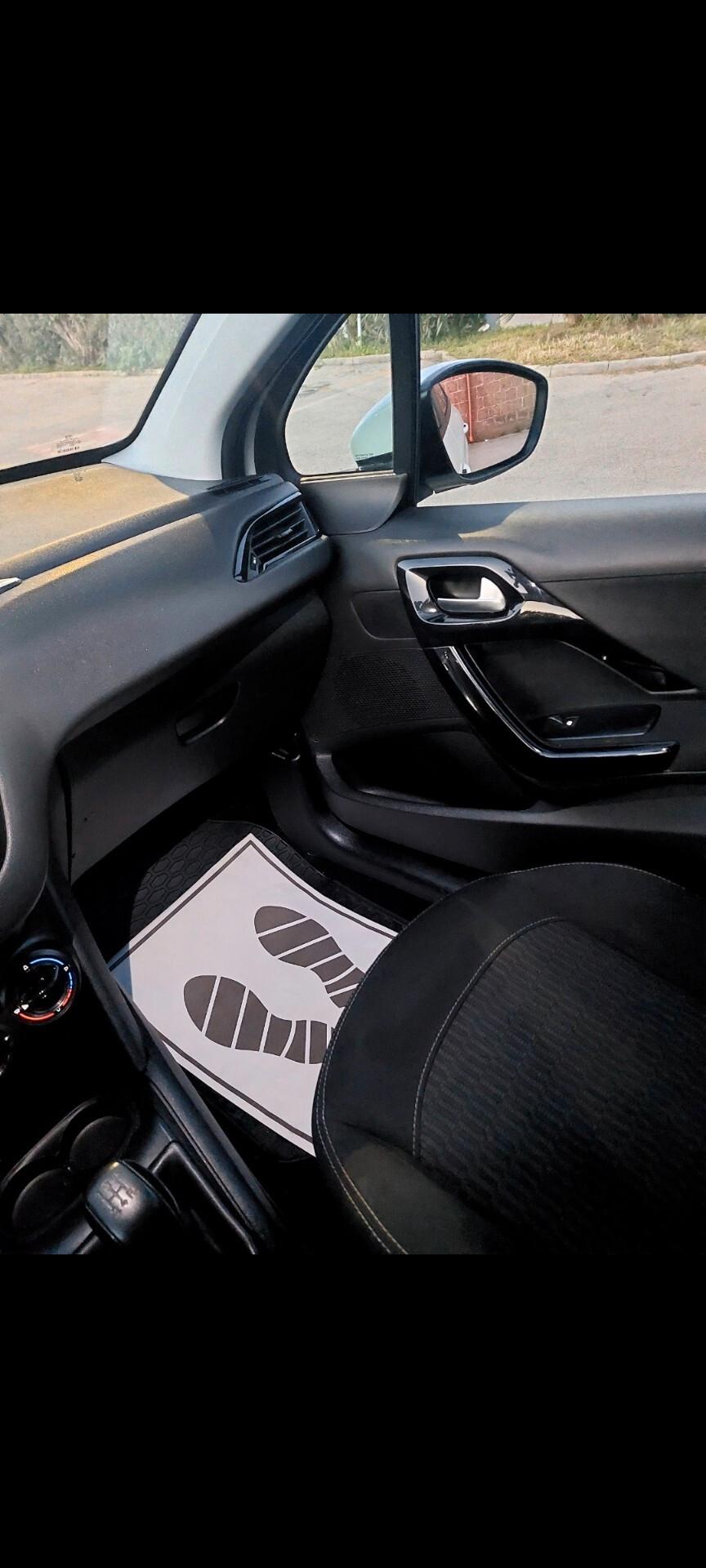 Peugeot 208 allure 1.5 diesel 2018 87 mila km