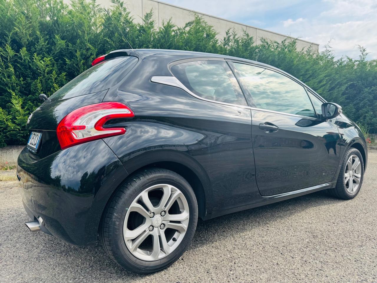 Peugeot 208 1.2 VTi 82 CV Splendide Condizioni