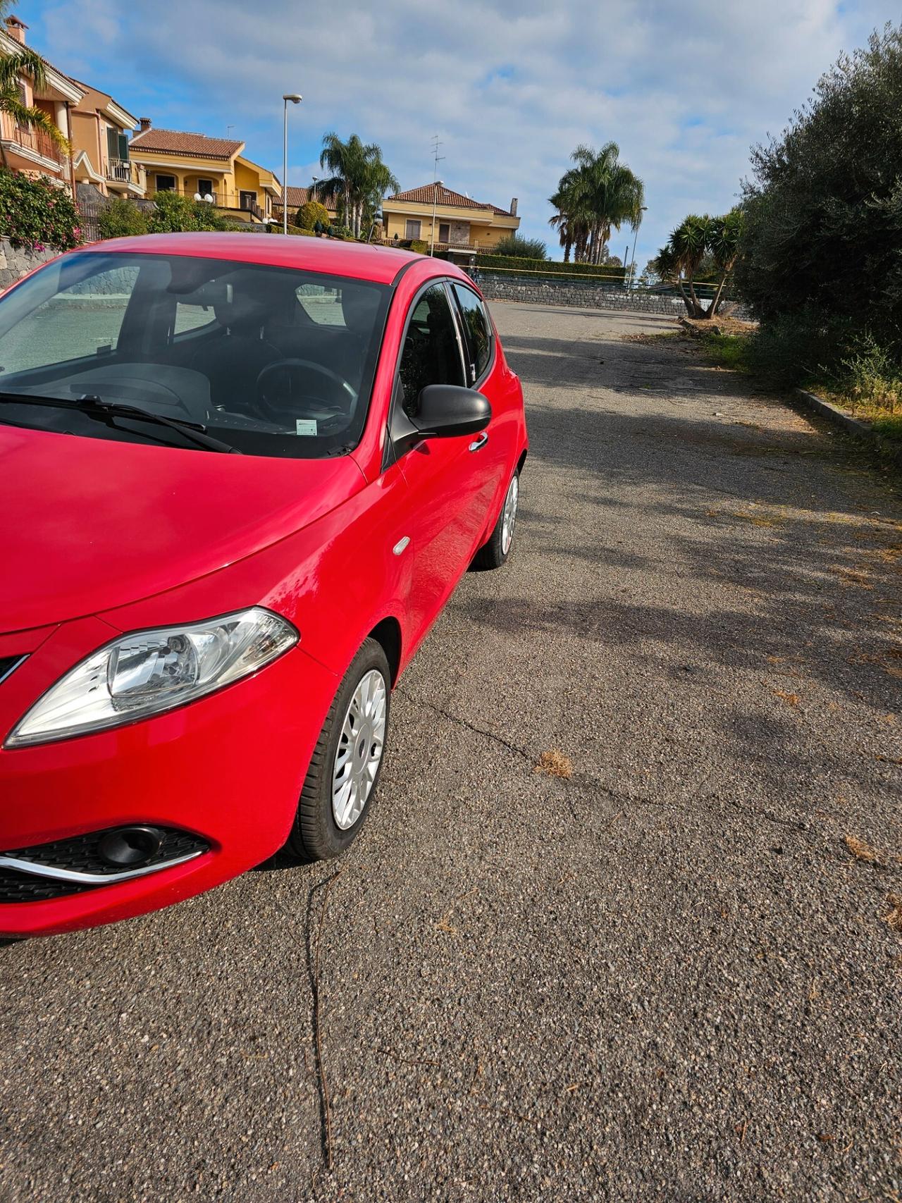 Lancia Ypsilon 1.2 69 CV 5 porte Silver
