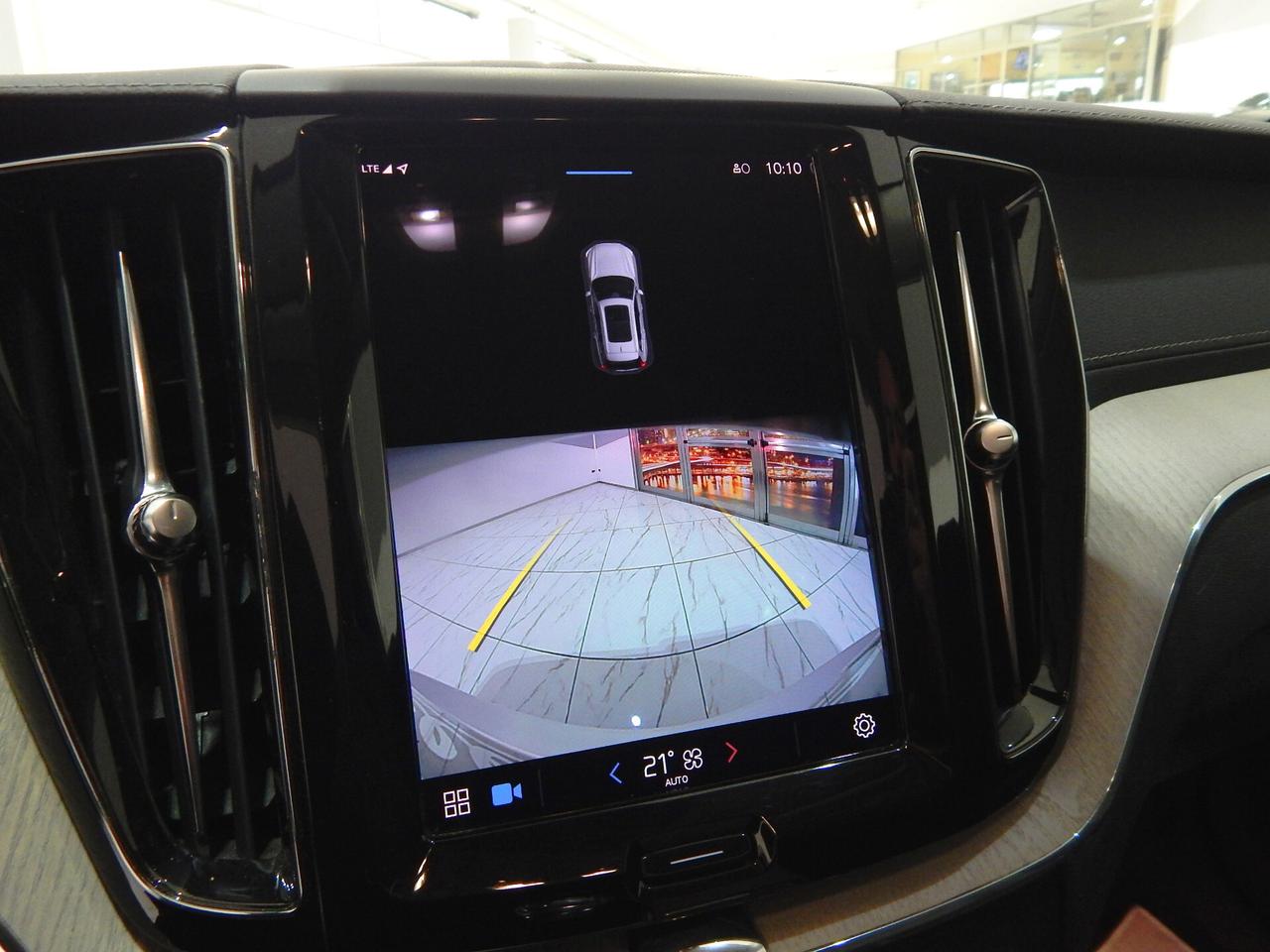 Volvo XC60 2.0 b4 Plus Bright Pro Aut. TETTO-NAVI-PELLE-PARK