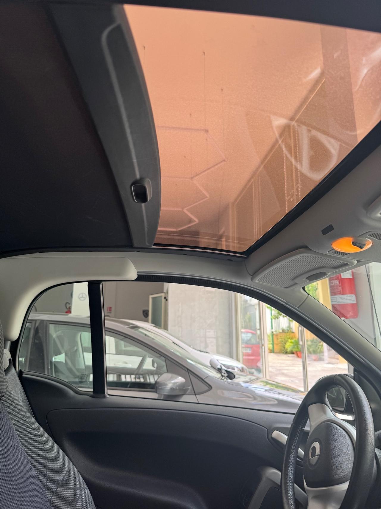 Smart ForTwo 1000 52 kW MHD COUPE WHITE TAILOR MADE