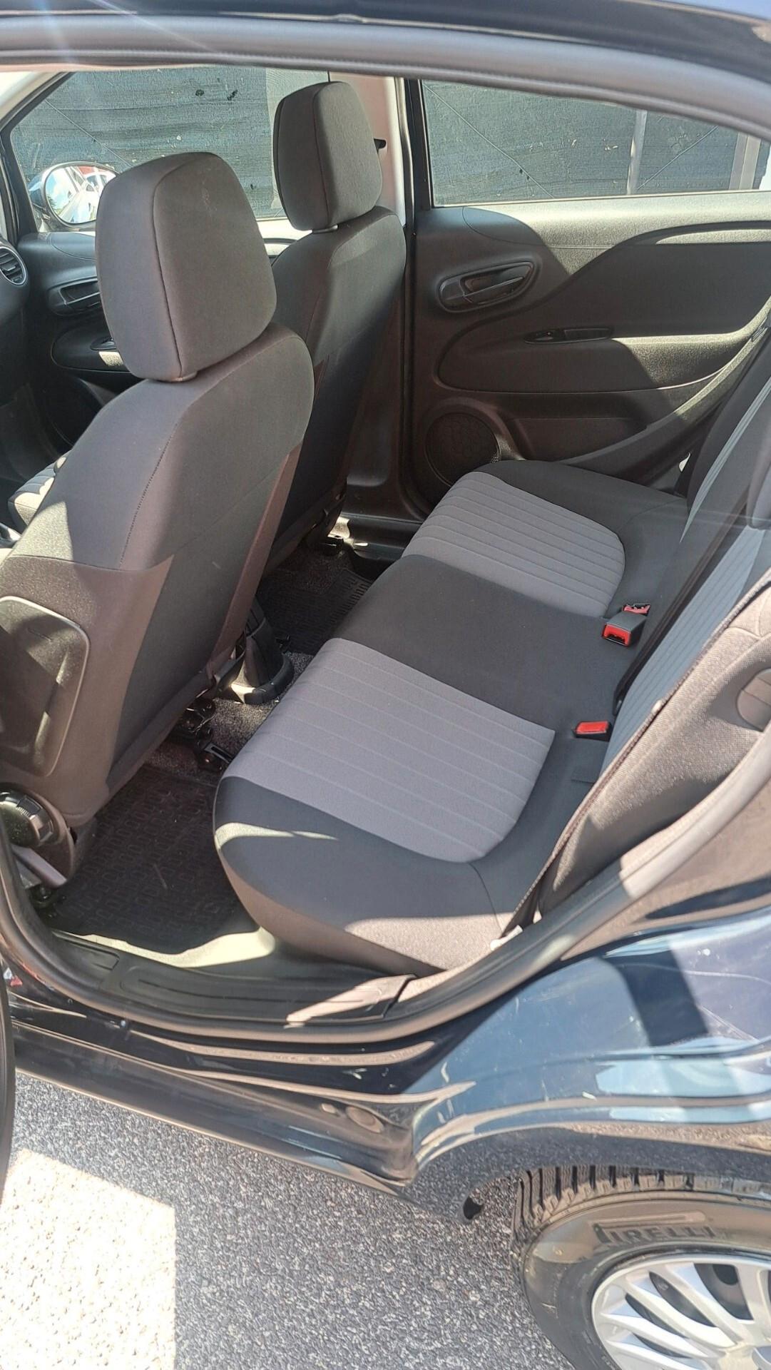 Fiat Punto 1.3 MJT II - 2018 - 52.300 km